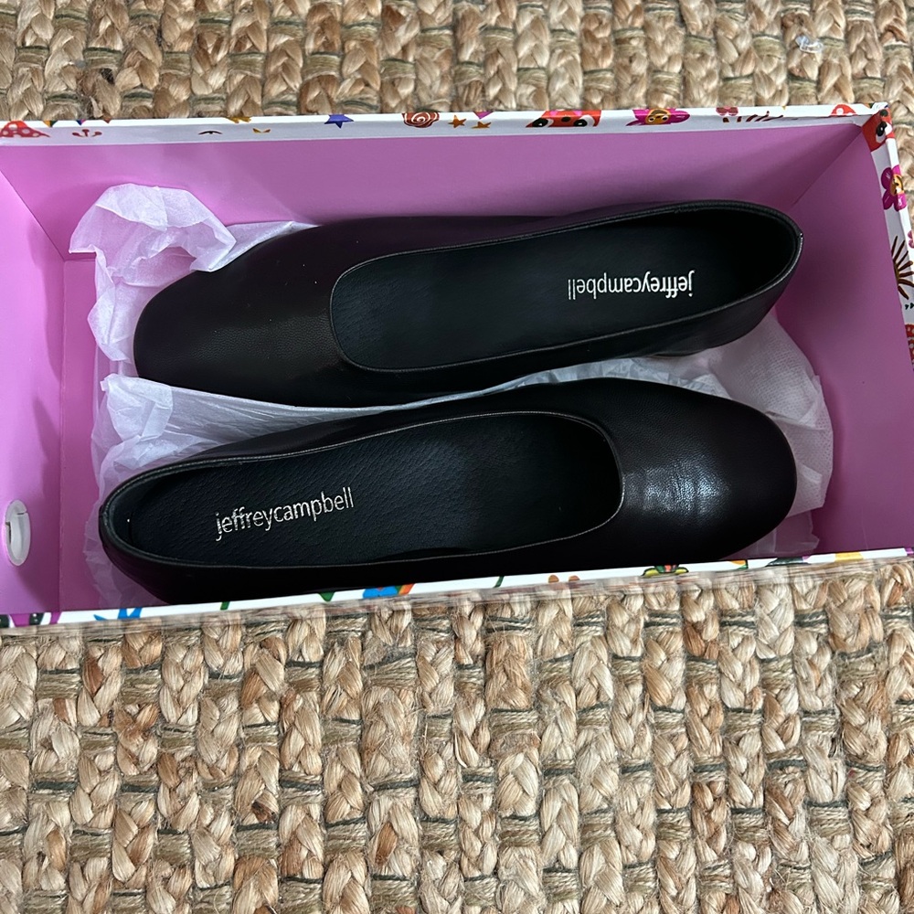 Jeffrey Campbell Black Flats Sleek Design